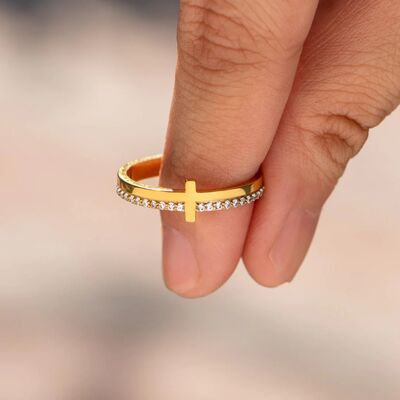 925 Sterling Silver Cross Ring for women from 6i6.com, a timeless and symbolic piece of jewelry for everyday wear or special occasions.