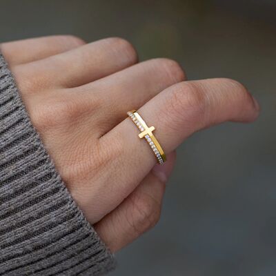 925 Sterling Silver Cross Ring for women from 6i6.com, a timeless and symbolic piece of jewelry for everyday wear or special occasions.