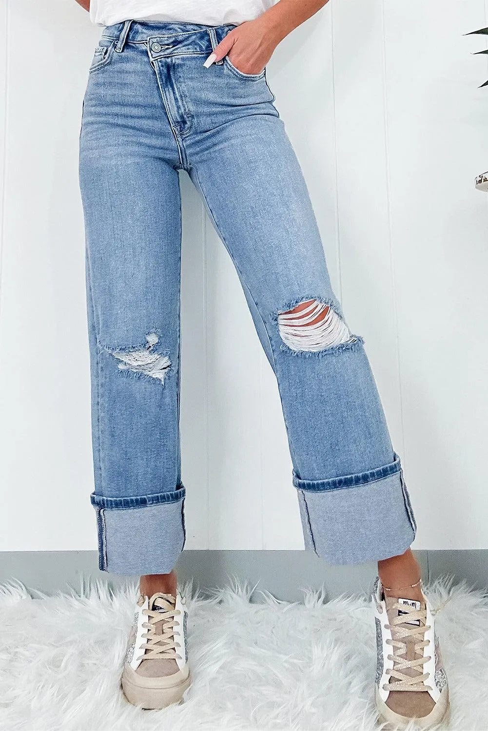 Distressed Straight Jeans with Pockets - 6i6