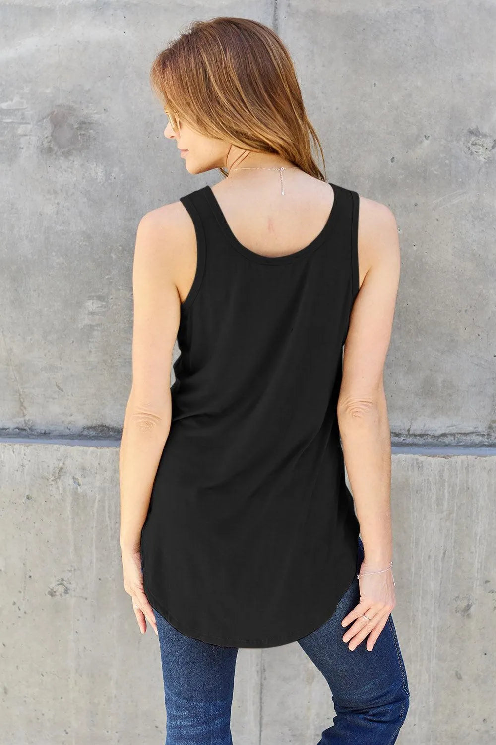 Basic Bae Full Size Round Neck Curved Hem Tank - 6i6