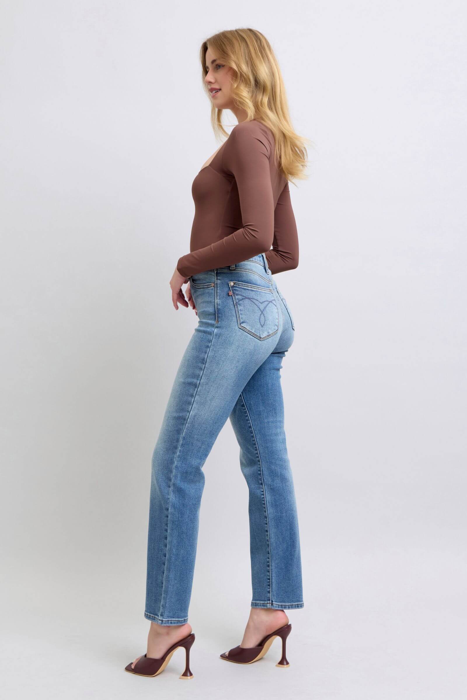 Judy Blue full-size run vintage wash thermal straight jeans, combining classic style with warmth and comfort, available at 6i6.com