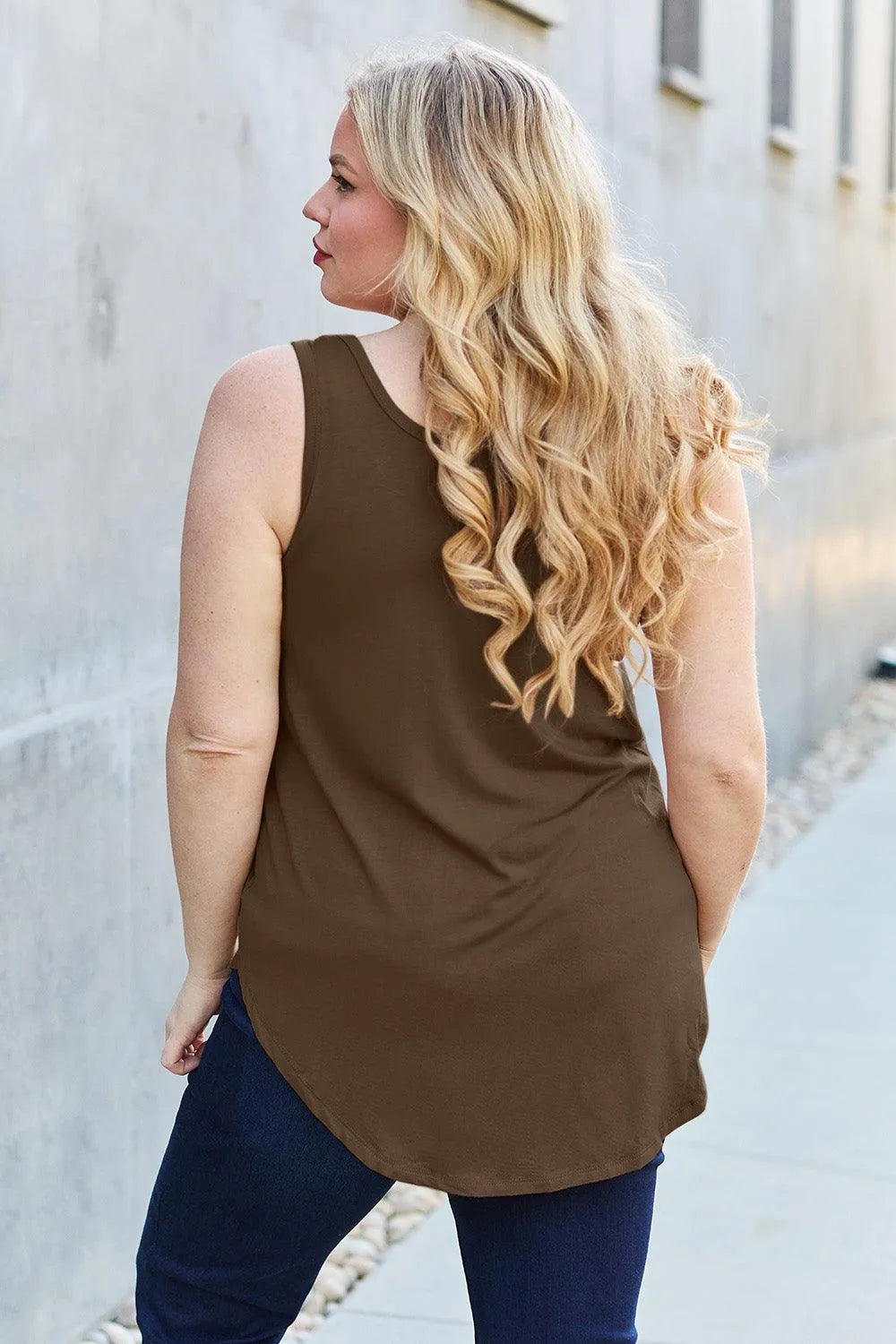 Basic Bae Full Size Round Neck Curved Hem Tank - 6i6