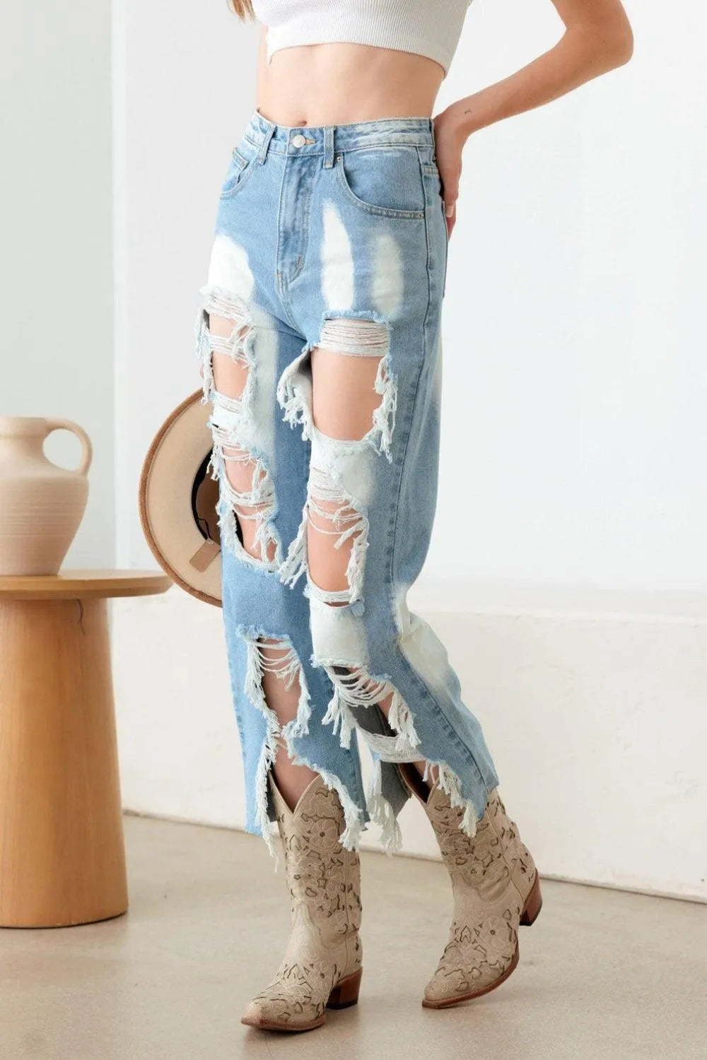 Litz La Frayed Cut Distressed Jeans - 6i6