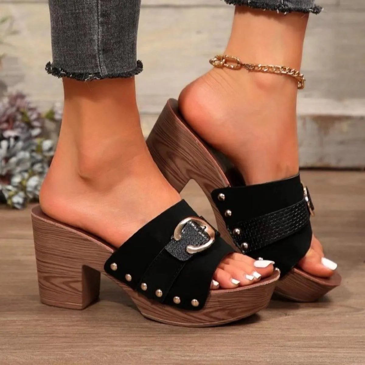 Buckle Trim Block Heel Sandals - 6i6